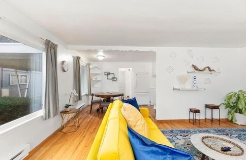 Monroe Appartement | Stylish and Well Appointed in Downtown Monroe.