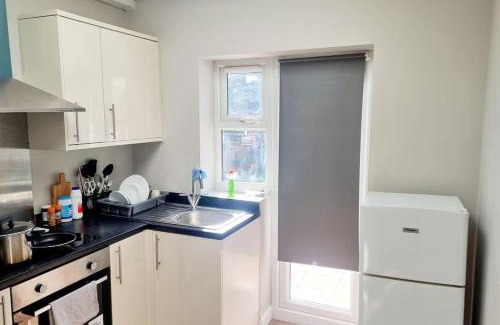 Bensham Manor Appartement | Stylish Apartment, self check-in, Ideal 4 Contractors, 25mins to Gatwick Airport