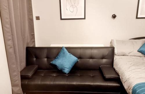 Bensham Manor Appartement | Stylish Apartment, self check-in, Ideal 4 Contractors, 25mins to Gatwick Airport