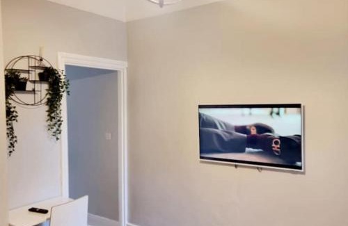 Bensham Manor Appartement | Stylish Apartment, self check-in, Ideal 4 Contractors, 25mins to Gatwick Airport