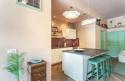 Weesperzijde Appartement | Stylish apartment next to the Amstel river -Unit B