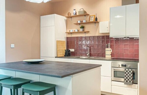 Weesperzijde Appartement | Stylish apartment next to the Amstel river -Unit B