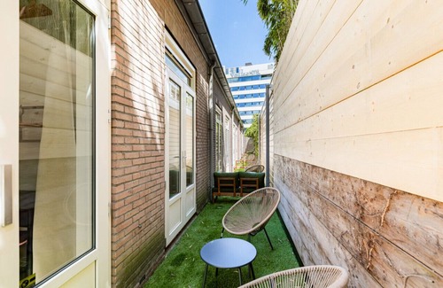 Weesperzijde Appartement | Stylish apartment next to the Amstel river- Unit F