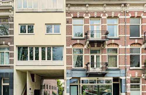 Weesperzijde Appartement | Stylish apartment next to the Amstel river- Unit F