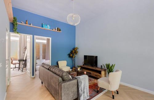 Weesperzijde Appartement | Stylish apartment next to the Amstel river- Unit D