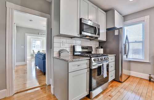 North Andover Appartement | Stylish Apartment Near Downtown & Major Highways