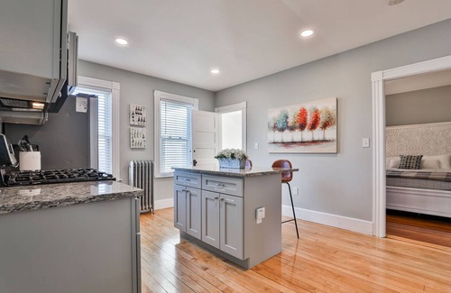 North Andover Appartement | Stylish Apartment Near Downtown & Major Highways