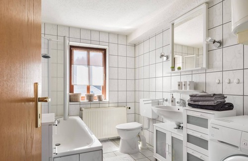 Weidhausen Appartement | Appartement de vacances élégamment meublé avec terrasse dans un endroit calme à Sonneberg