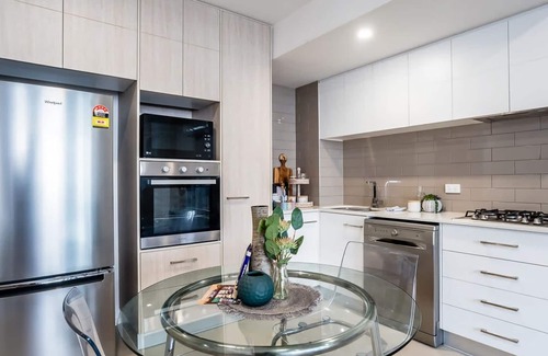 West End Appartement | Stylish Apartment with Rooftop Pool