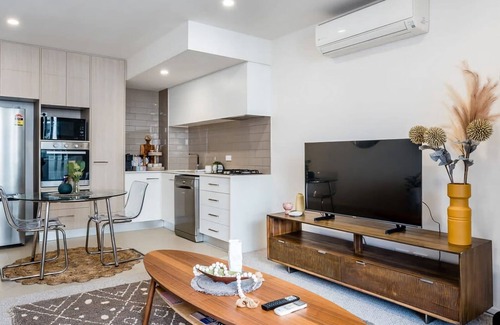 West End Appartement | Stylish Apartment with Rooftop Pool