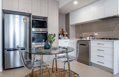 West End Appartement | Stylish Apartment with Rooftop Pool