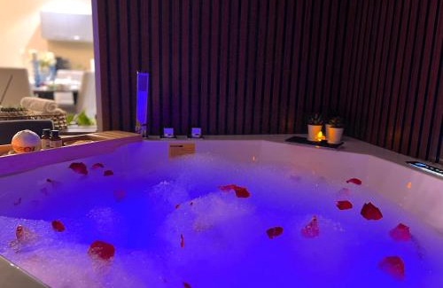 Muscat Appartement | Stylish Apartment with a Jacuzzi (Park&Pool View)
