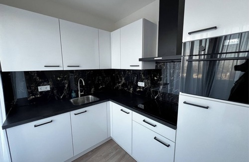 Goirle Appartement | Stylish apartment with free parking, fast WiFi, and easy access to Goirle’s attractions. Sleeps four