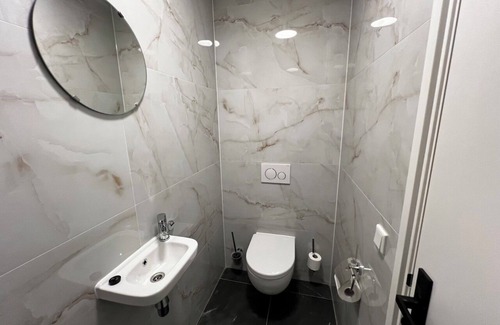 Goirle Appartement | Stylish apartment with free parking, fast WiFi, and easy access to Goirle’s attractions. Sleeps four