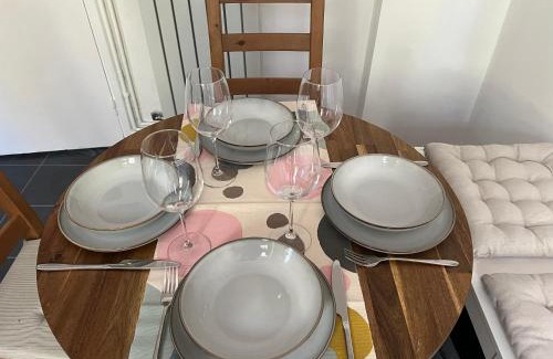 Kidbrooke with Hornfair Appartement | Stylish apt in a 1938 building with parking