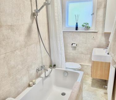 Neukoelln Appartement | Stylish Apt in Neukölln kiez Privat Parkplatz