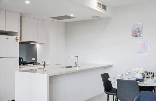 Macgregor Appartement | Stylish Apt w/Balcony Easy Access to Everywhere