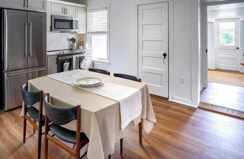 Lewisburg Appartement | Stylish Apt Walk to Shops, Dining and Bucknell