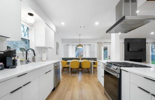 North Austin Civic Association Maison | Stylish Austin Escape 4BR, 2BA, Minutes from Domain, Q2 Stadium