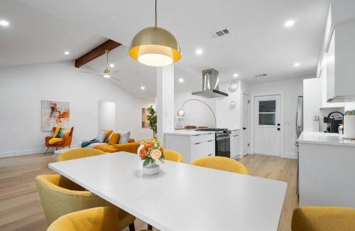 North Austin Civic Association Maison | Stylish Austin Escape 4BR, 2BA, Minutes from Domain, Q2 Stadium