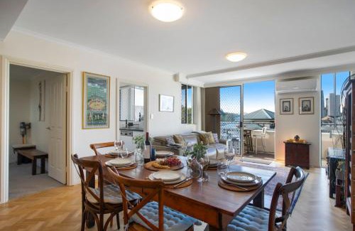 Balmain Maison | Stylish Balmain Townhouse with Pool & City Views