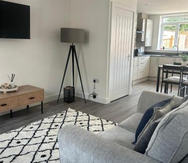 Barwell Appartement | Stylish Barwell Home B with Free Parking - Sleeps 4