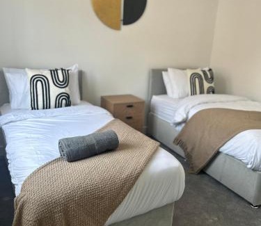 Barwell Appartement | Stylish Barwell Home B with Free Parking - Sleeps 4