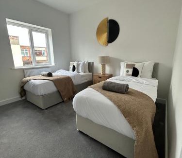 Barwell Appartement | Stylish Barwell Home B with Free Parking - Sleeps 4