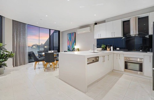 Port Melbourne Appartement | Stylish Bay-Side Executive Apt. w/ parking