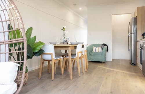 Redcliffe Maison | Walking distance to beach- 3 bedroom T/house