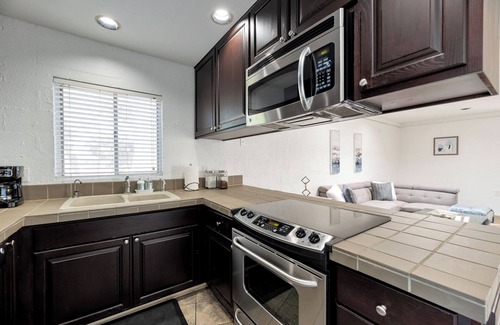 Camelback East Copropriété | Stylish Biltmore Condo w/ Pools, Mtn Views & Wi-Fi