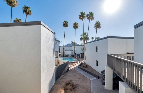 Camelback East Copropriété | Stylish Biltmore Condo w/ Pools, Mtn Views & Wi-Fi