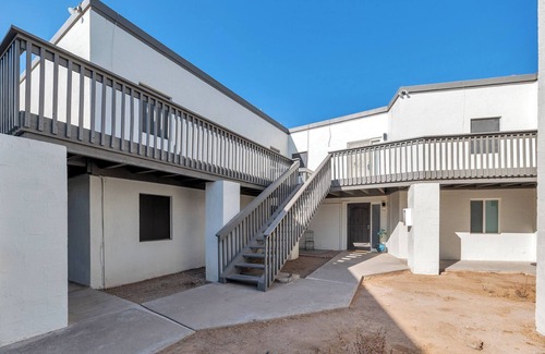 Camelback East Copropriété | Stylish Biltmore Condo w/ Pools, Mtn Views & Wi-Fi