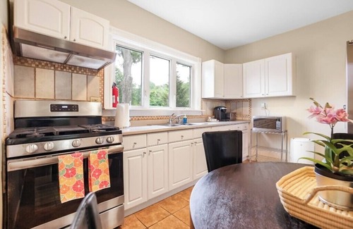 Lower Washington - Mount Hope Maison | Stylish Boston Getaway Near Arboretum & T Station!