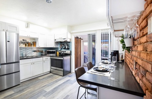 Central Naples Maison | Il est temps de se sentir spécial? Découvrez notre nouvelle maison!