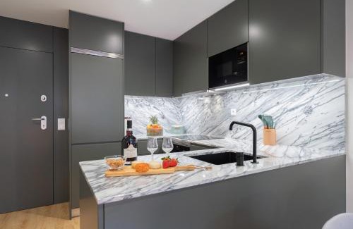 Aldoar Appartement | Stylish & Bright Flat with Balcony by HostWise