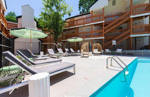 Garden Hills Appartement | Stylish Buckhead Condo: Your Urban Getaway in Atlanta