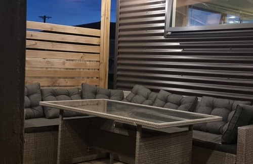 Mangakino Cabine | STYLISH CABIN LIVING WITH HUGE DECKING