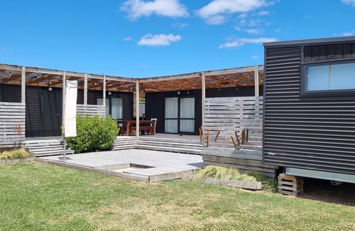 Mangakino Cabine | STYLISH CABIN LIVING WITH HUGE DECKING