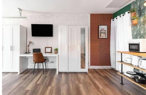 Tempe Appartement | Stylish Casita w/Kitchenette, Workspace & Firepit