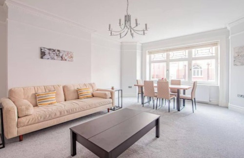 Haselbury Appartement | Stylish Central London Flat with Pool Table, Office Space & Prime Location