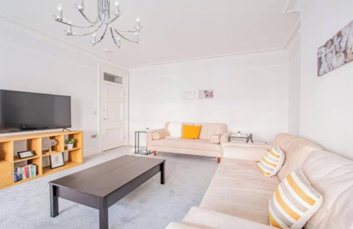 Haselbury Appartement | Stylish Central London Flat with Pool Table, Office Space & Prime Location