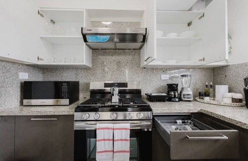 Lope De Vega Copropriété | Stylish, City Center Condo, Fast Wi-Fi, Full AC...