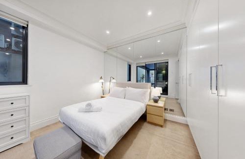 Rushcutters Bay Appartement | Stylish City Escape with Private Courtyard