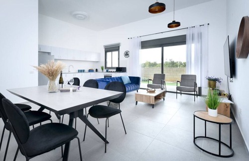 Nahariya Appartement | Stylish Coastal Oasis by Sea N' Rent