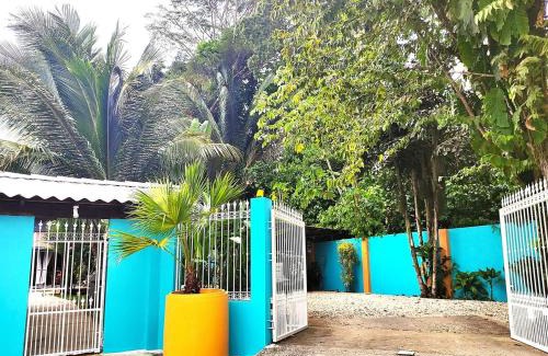 Barrio Las Parcelas Maison | Stylish Colorful & Cozy Tropical Private Bedroom