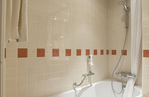 Schelfhorst Hôtel | Stylish Comfort Near Scenic Paterswoldsemeer! Outdoor Pool, Free Parking!