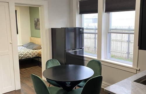 Brighton Park Appartement | Stylish comfortable 3BR with tons of natural light