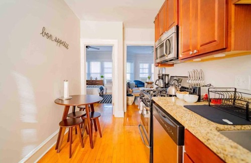 Ravenswood Maison | ⭐|Stylish|Comfy|Lincoln Sq.| 2BR |✨|Near Wrigley|⭐