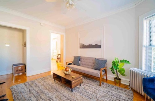 Ravenswood Maison | ⭐|Stylish|Comfy|Lincoln Sq.| 2BR |✨|Near Wrigley|⭐
